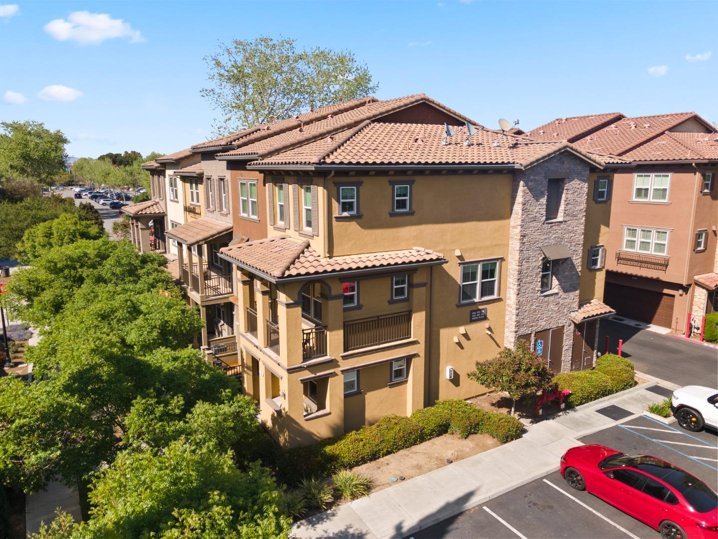 Detail Gallery Image 3 of 34 For 493 Rialto Pl, San Jose,  CA 95128 - 3 Beds | 4 Baths