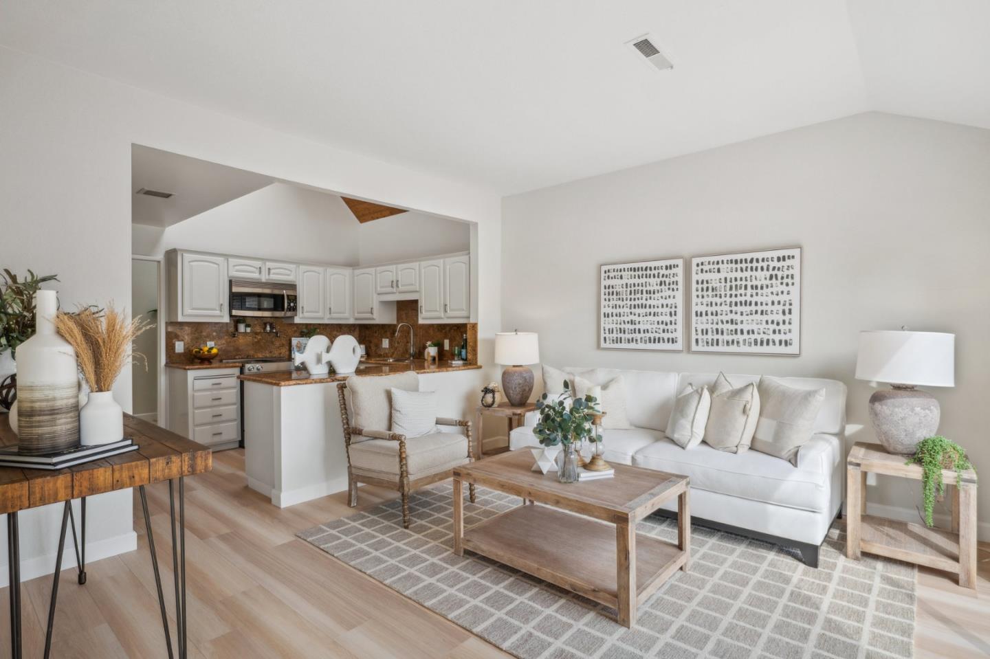 Detail Gallery Image 11 of 44 For 1170 Dover Ln, Foster City,  CA 94404 - 3 Beds | 2/1 Baths