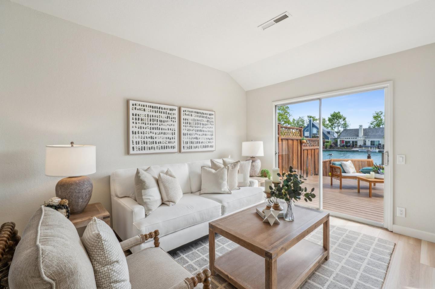 Detail Gallery Image 13 of 44 For 1170 Dover Ln, Foster City,  CA 94404 - 3 Beds | 2/1 Baths