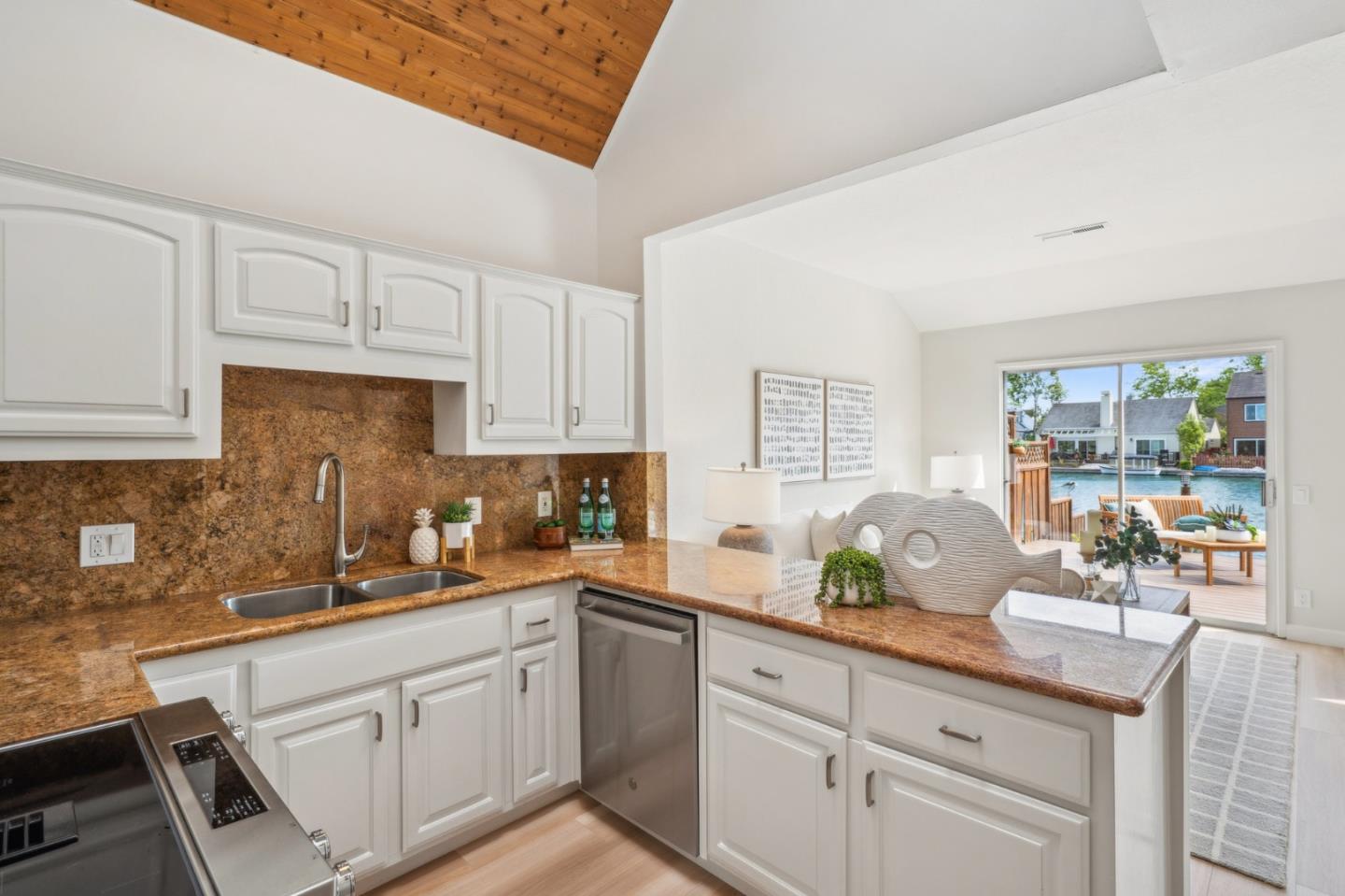 Detail Gallery Image 16 of 44 For 1170 Dover Ln, Foster City,  CA 94404 - 3 Beds | 2/1 Baths