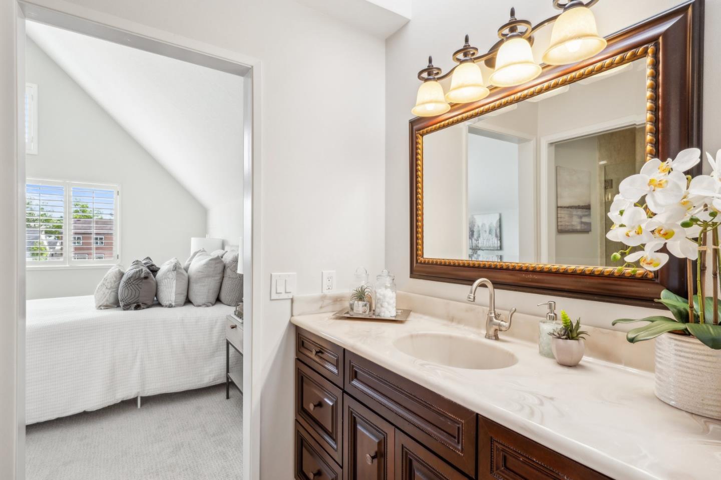 Detail Gallery Image 25 of 44 For 1170 Dover Ln, Foster City,  CA 94404 - 3 Beds | 2/1 Baths