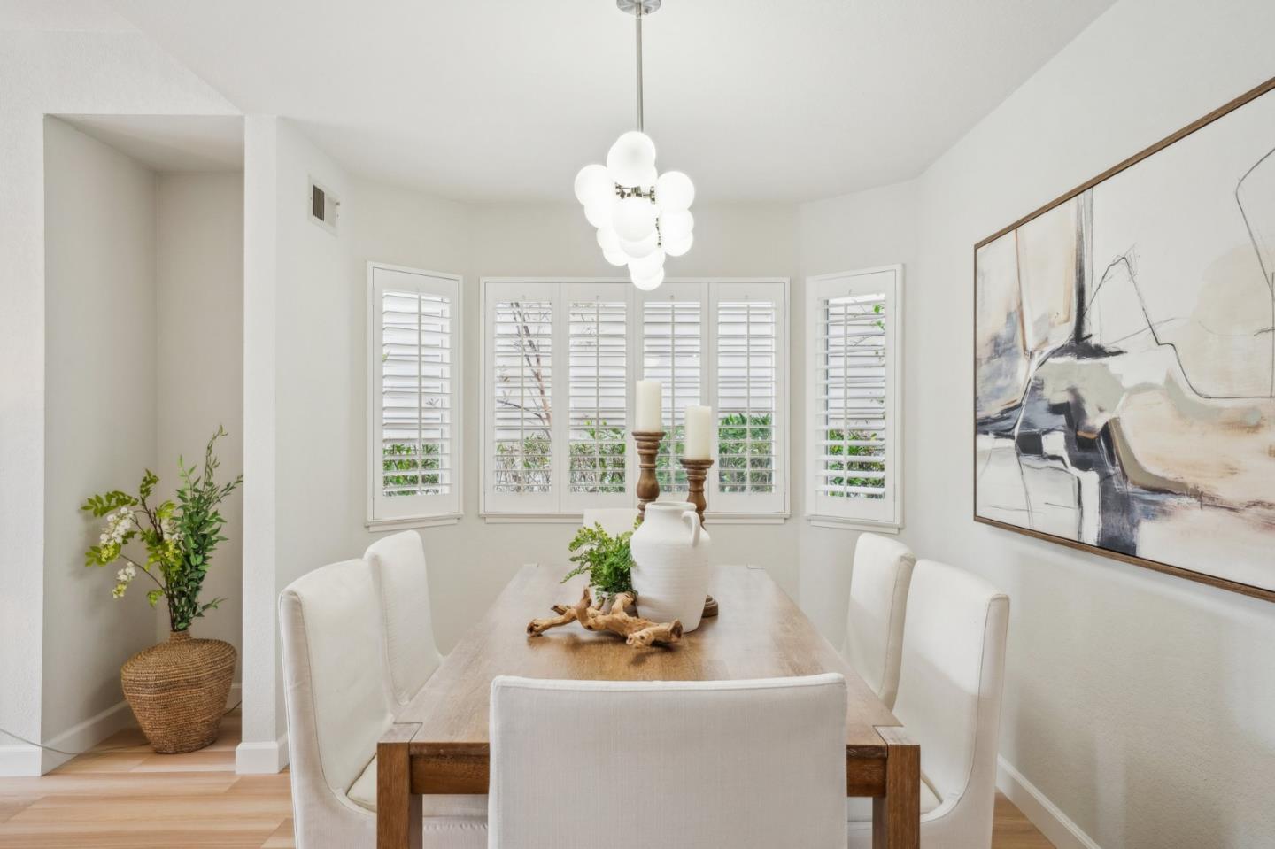 Detail Gallery Image 5 of 44 For 1170 Dover Ln, Foster City,  CA 94404 - 3 Beds | 2/1 Baths