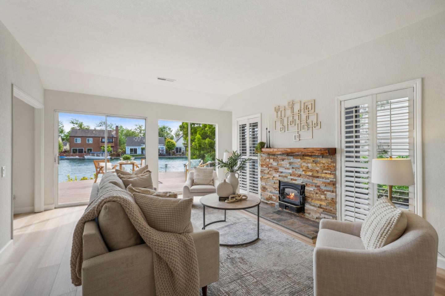 Detail Gallery Image 8 of 44 For 1170 Dover Ln, Foster City,  CA 94404 - 3 Beds | 2/1 Baths