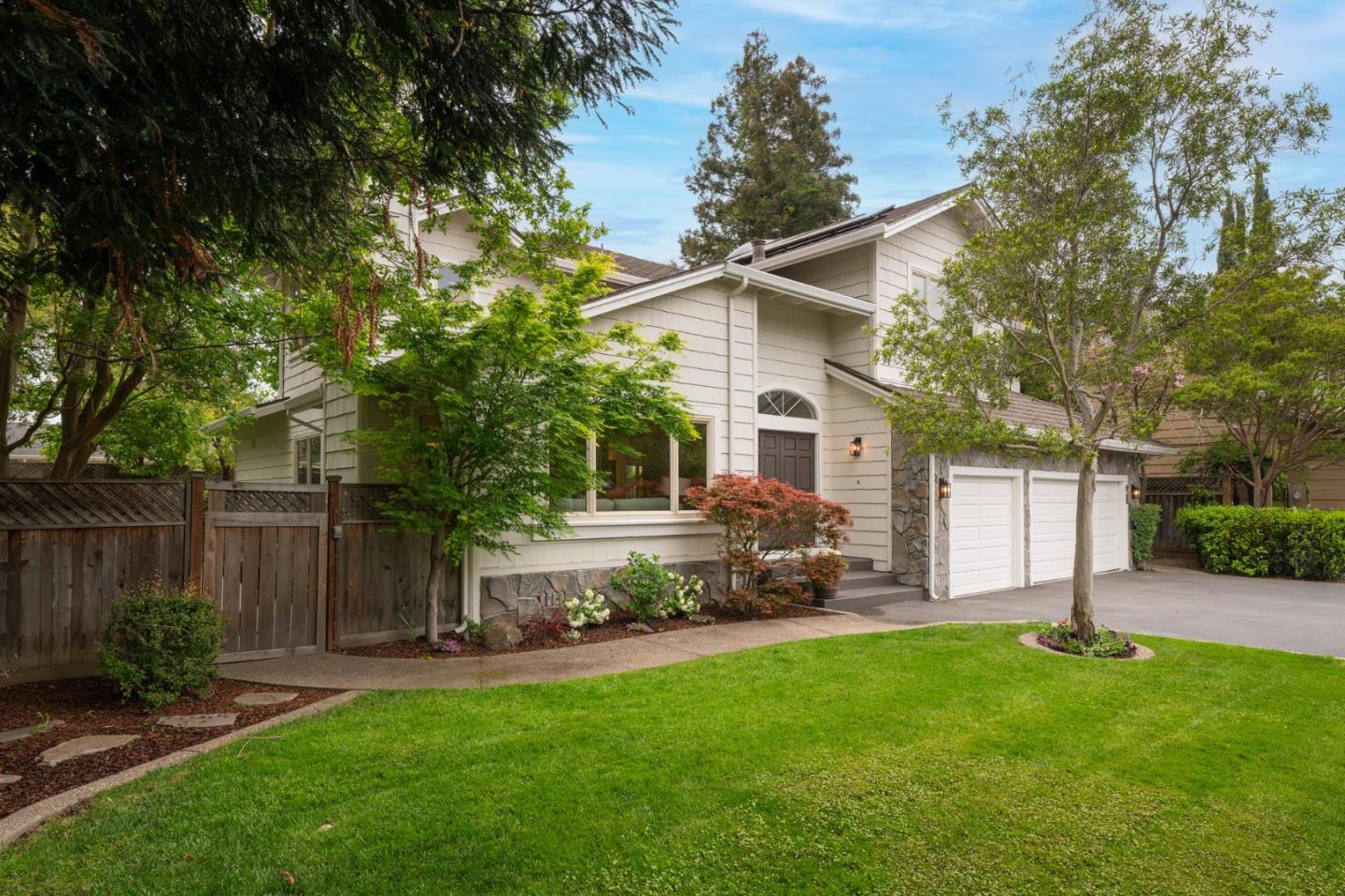 Detail Gallery Image 2 of 37 For 591 Sleeper Ave, Mountain View,  CA 94040 - 5 Beds | 3/1 Baths
