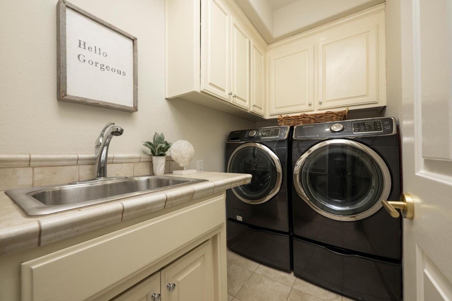 Detail Gallery Image 20 of 37 For 591 Sleeper Ave, Mountain View,  CA 94040 - 5 Beds | 3/1 Baths