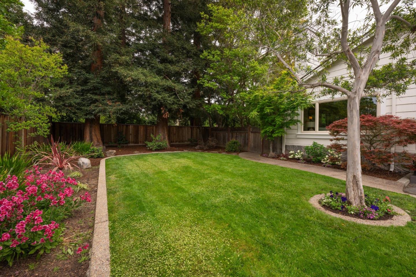 Detail Gallery Image 3 of 37 For 591 Sleeper Ave, Mountain View,  CA 94040 - 5 Beds | 3/1 Baths