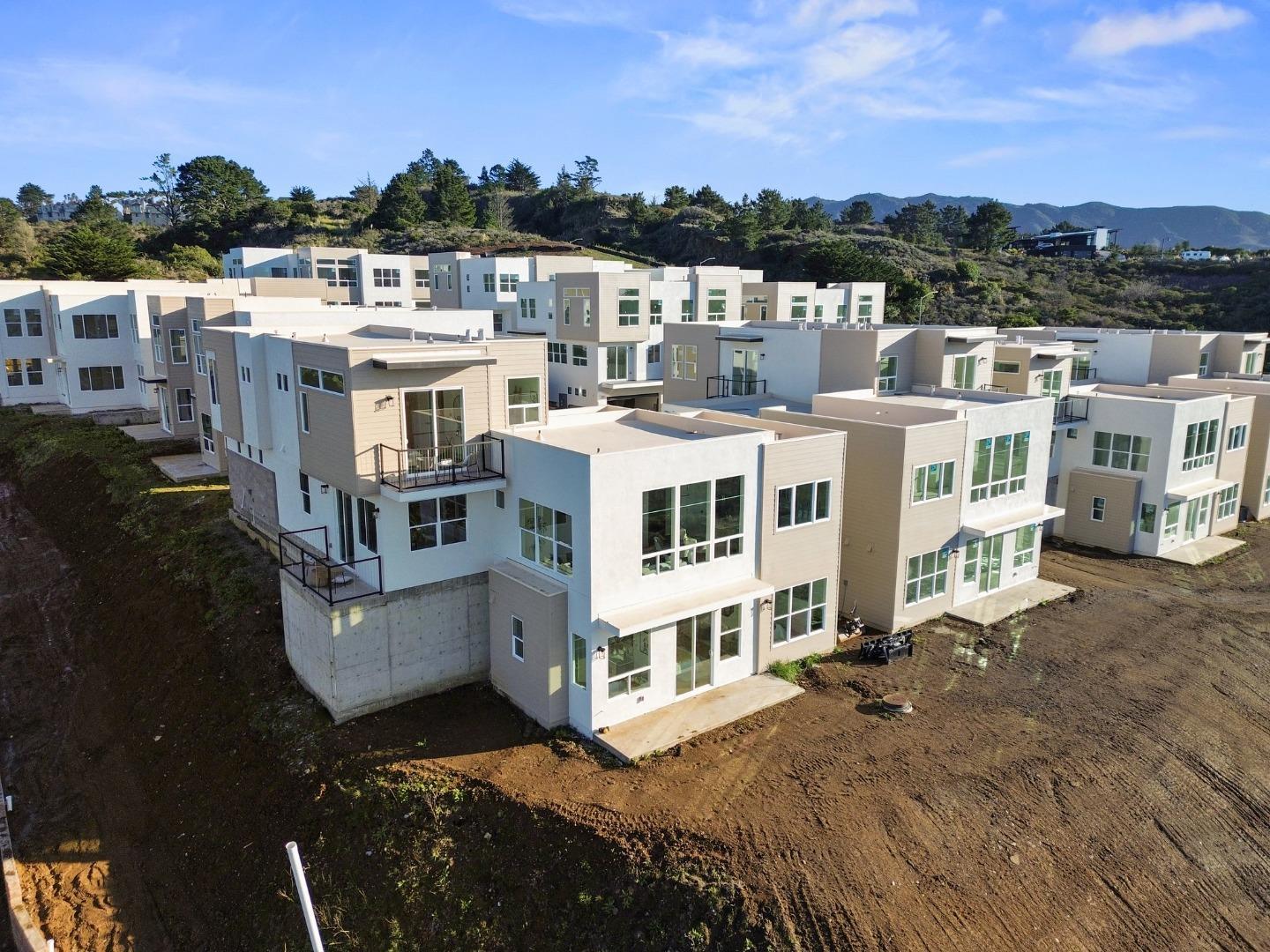 Detail Gallery Image 6 of 21 For 835 Fassler Ave, Pacifica,  CA 94044 - 3 Beds | 3/1 Baths
