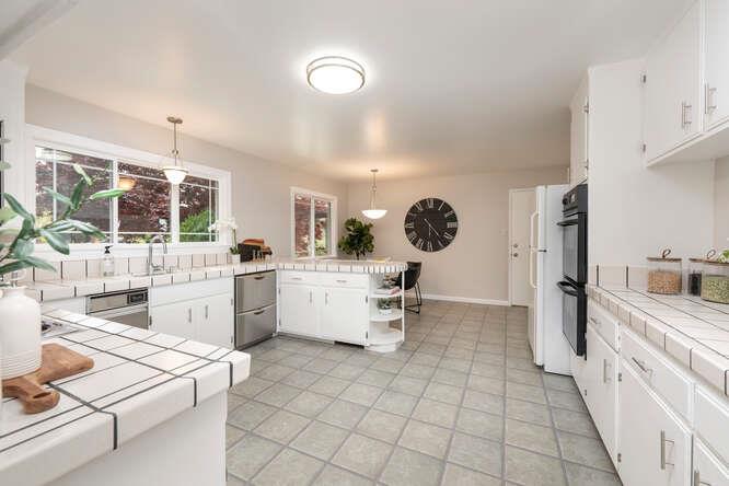 Detail Gallery Image 11 of 34 For 721 Linda Ct, San Mateo,  CA 94403 - 4 Beds | 2/1 Baths