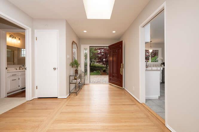 Detail Gallery Image 3 of 34 For 721 Linda Ct, San Mateo,  CA 94403 - 4 Beds | 2/1 Baths