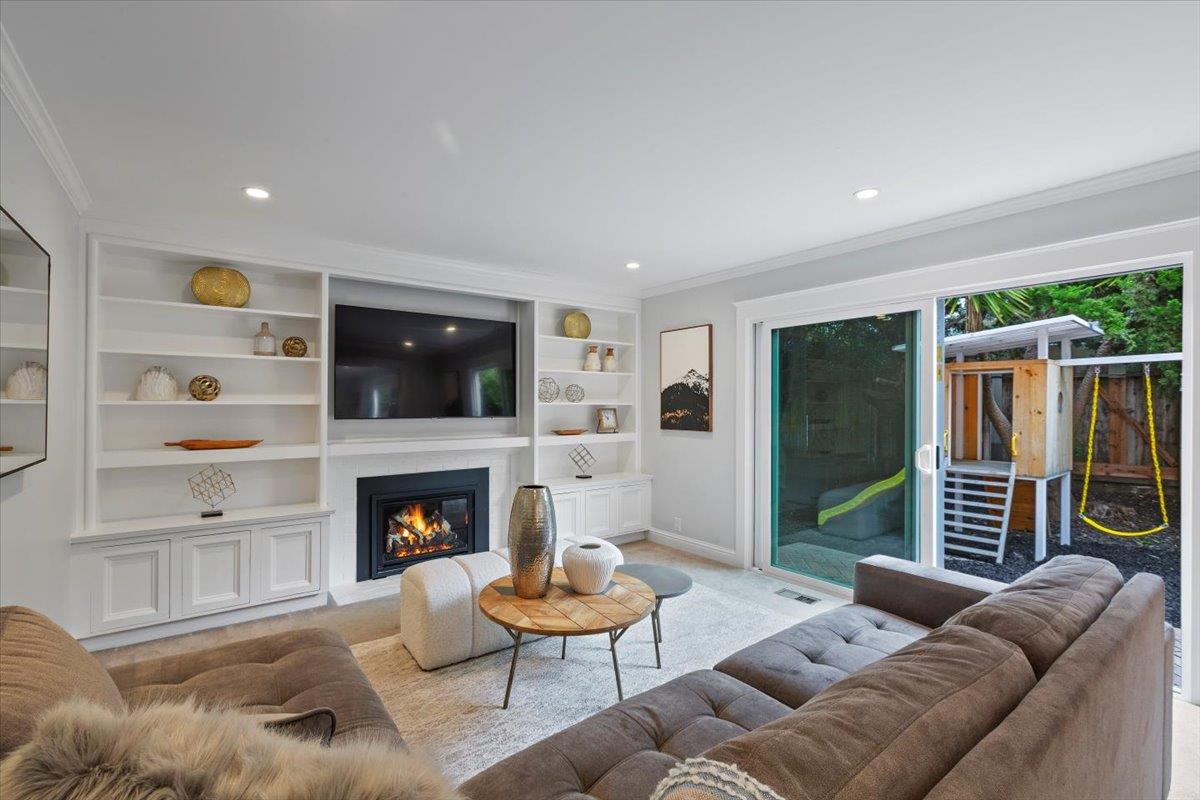 Detail Gallery Image 15 of 60 For 2013 Avignon Pl, Half Moon Bay,  CA 94019 - 5 Beds | 2/1 Baths