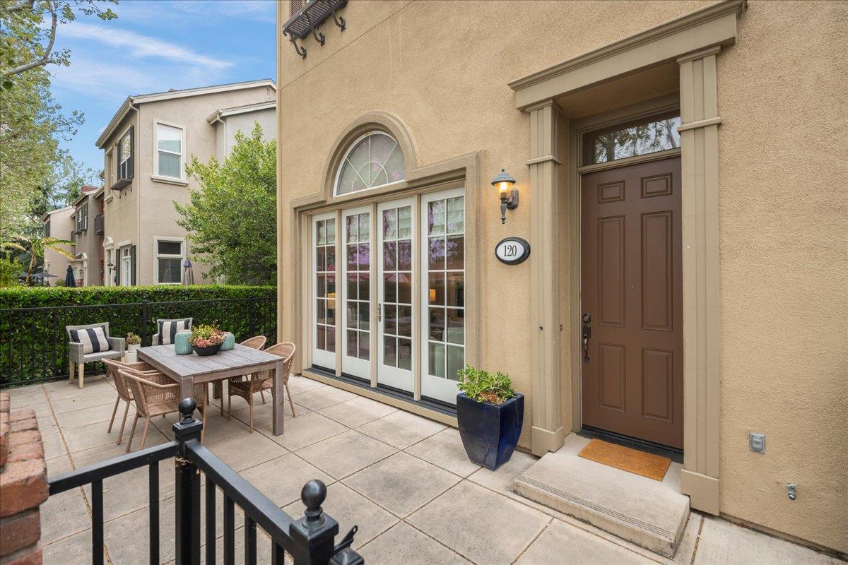 Detail Gallery Image 4 of 44 For 120 Sunol St, San Jose,  CA 95126 - 3 Beds | 2/1 Baths