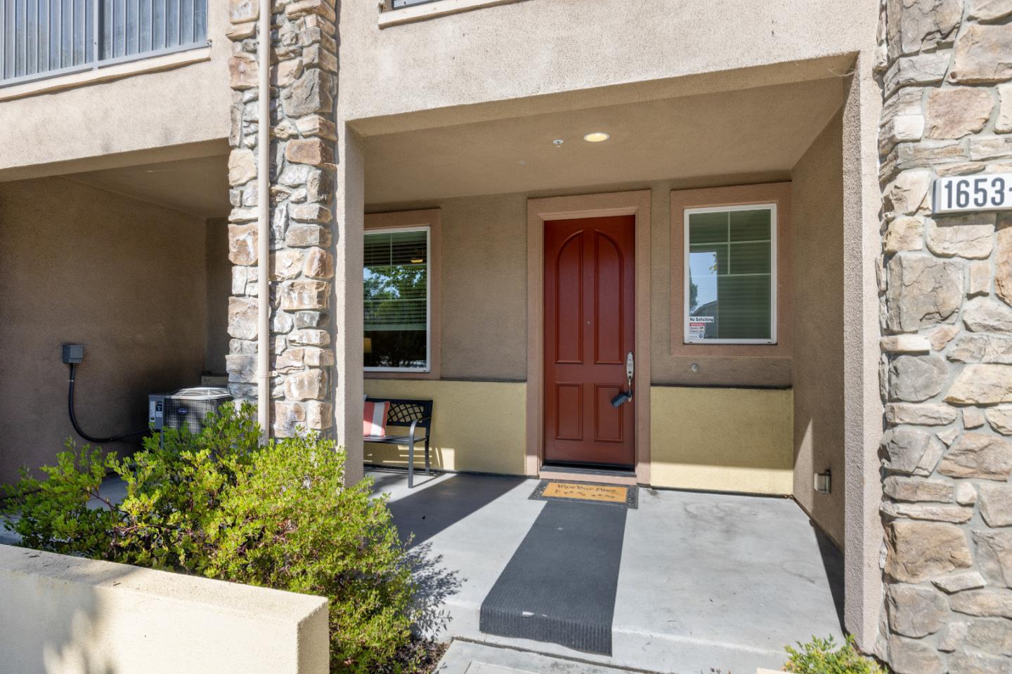 Detail Gallery Image 2 of 31 For 1653 Hillsdale Ave #5,  San Jose,  CA 95124 - 4 Beds | 3/1 Baths