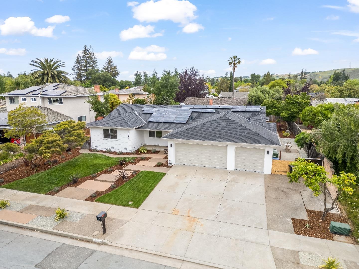 Detail Gallery Image 2 of 28 For 1215 Weeping Oaks Ct, San Jose,  CA 95120 - 4 Beds | 2 Baths