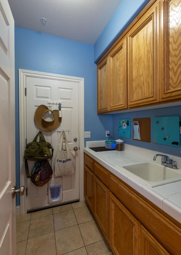 Detail Gallery Image 13 of 27 For 2773 Mira Bella Cir, Morgan Hill,  CA 95037 - 5 Beds | 3 Baths
