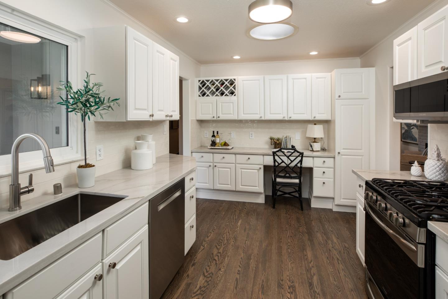 Detail Gallery Image 7 of 25 For 708 Neal Ave, San Carlos,  CA 94070 - 3 Beds | 2 Baths
