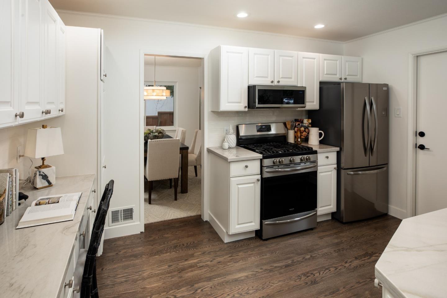 Detail Gallery Image 8 of 25 For 708 Neal Ave, San Carlos,  CA 94070 - 3 Beds | 2 Baths
