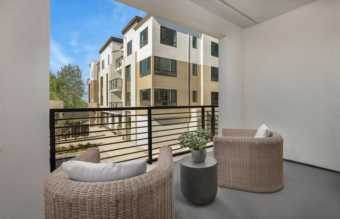 Detail Gallery Image 3 of 11 For 1147 Milan Ter #8,  Sunnyvale,  CA 94089 - 2 Beds | 2/1 Baths