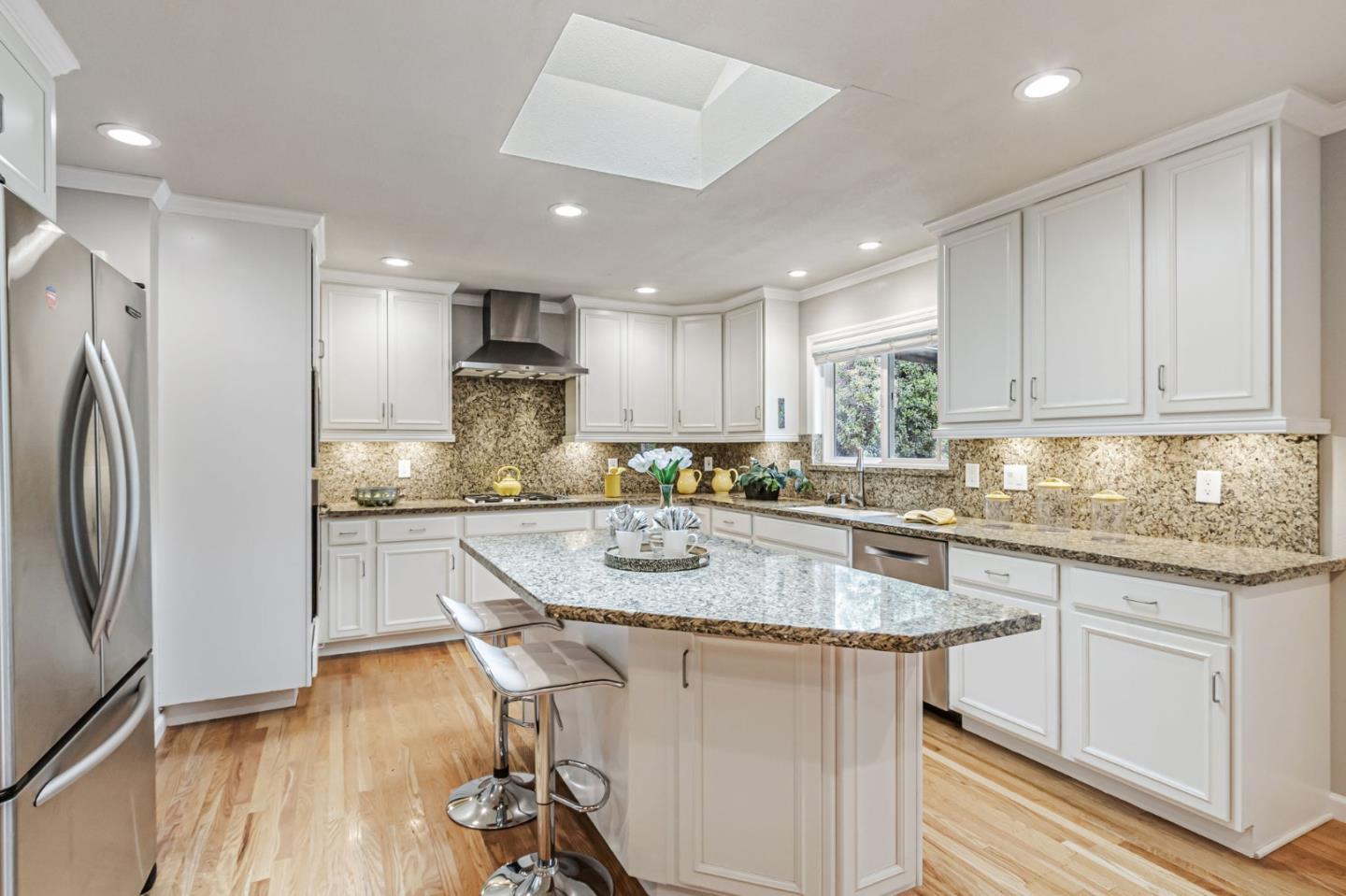 Detail Gallery Image 13 of 47 For 10571 N Blaney Ave, Cupertino,  CA 95014 - 3 Beds | 2/1 Baths