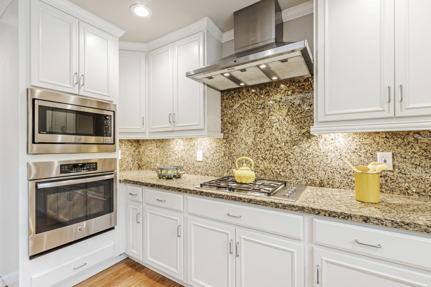 Detail Gallery Image 18 of 47 For 10571 N Blaney Ave, Cupertino,  CA 95014 - 3 Beds | 2/1 Baths