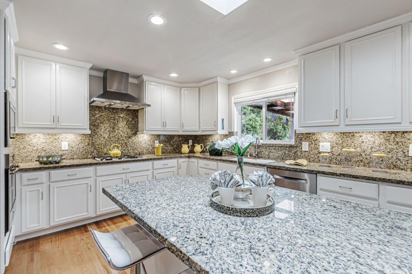 Detail Gallery Image 21 of 47 For 10571 N Blaney Ave, Cupertino,  CA 95014 - 3 Beds | 2/1 Baths