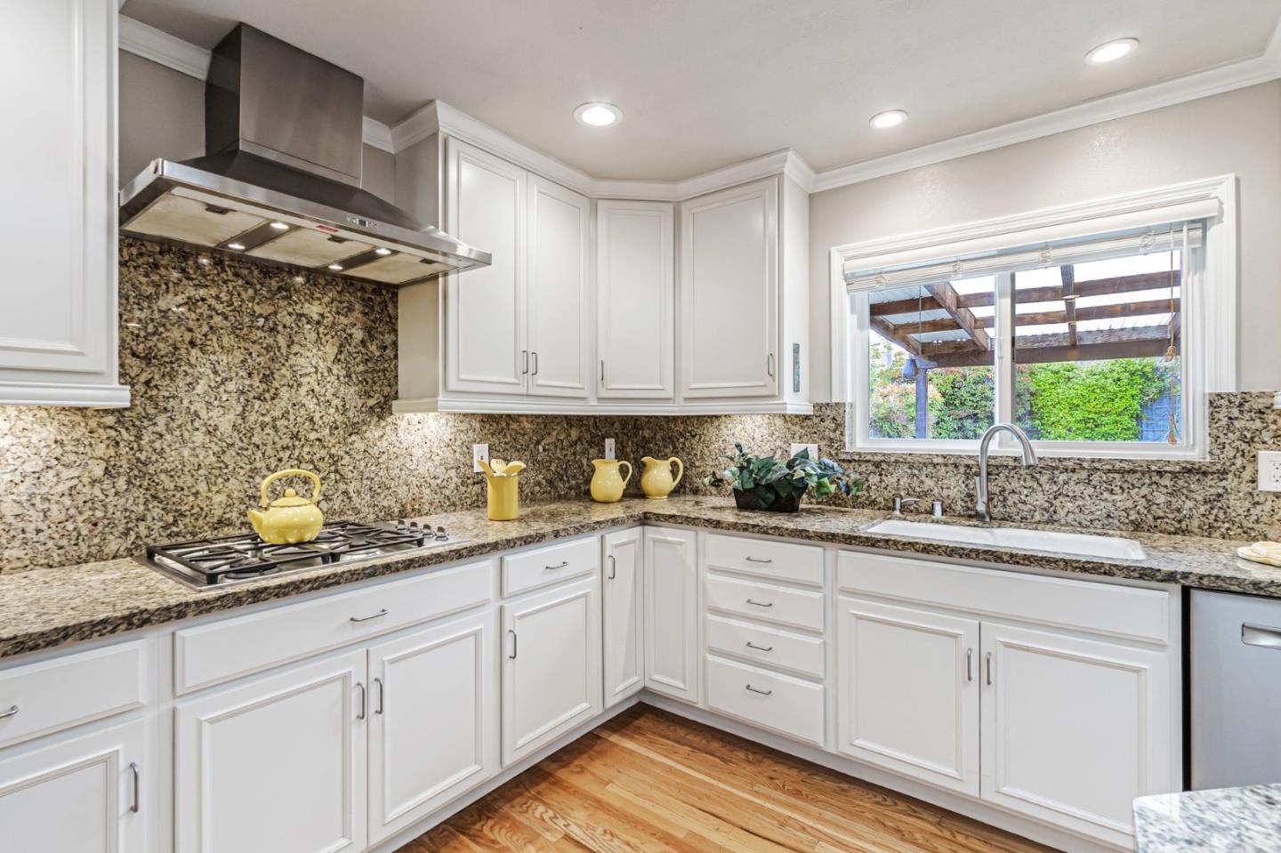 Detail Gallery Image 22 of 47 For 10571 N Blaney Ave, Cupertino,  CA 95014 - 3 Beds | 2/1 Baths