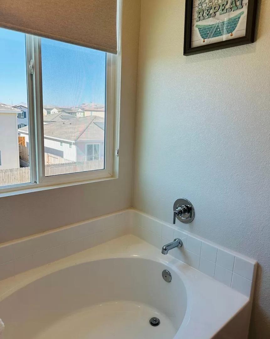 Detail Gallery Image 33 of 43 For 2030 Rosewood Dr, Hollister,  CA 95023 - 4 Beds | 3 Baths