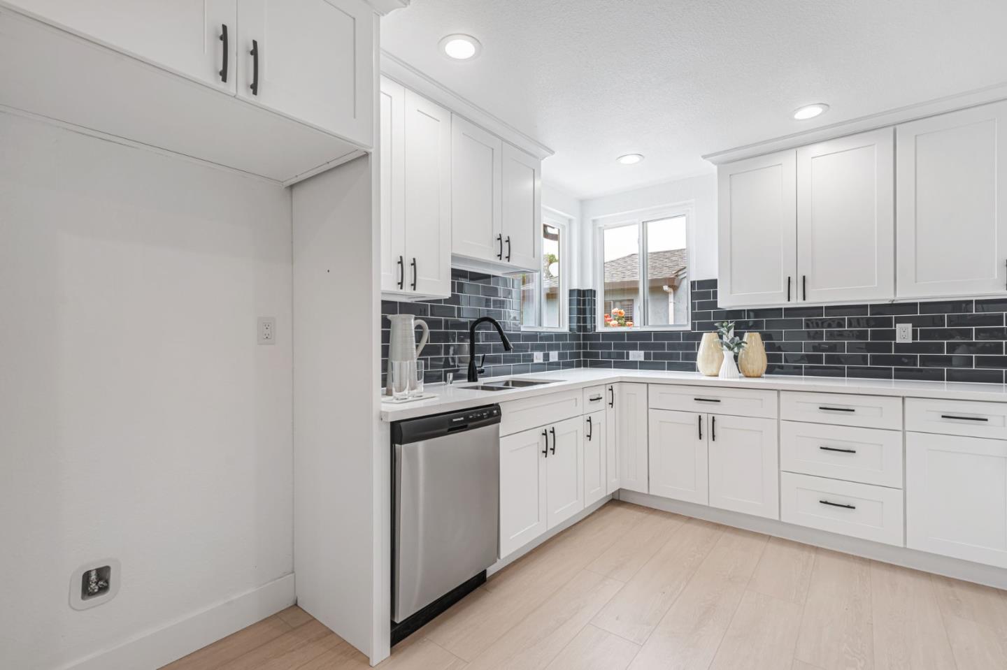 Detail Gallery Image 10 of 38 For 5 Yarnall Pl, Redwood City,  CA 94063 - 3 Beds | 2 Baths