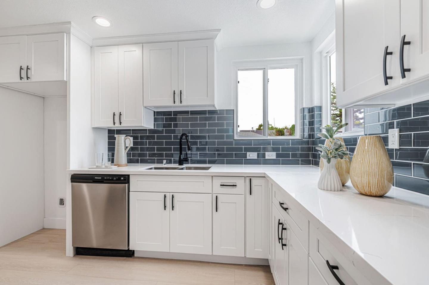 Detail Gallery Image 12 of 38 For 5 Yarnall Pl, Redwood City,  CA 94063 - 3 Beds | 2 Baths