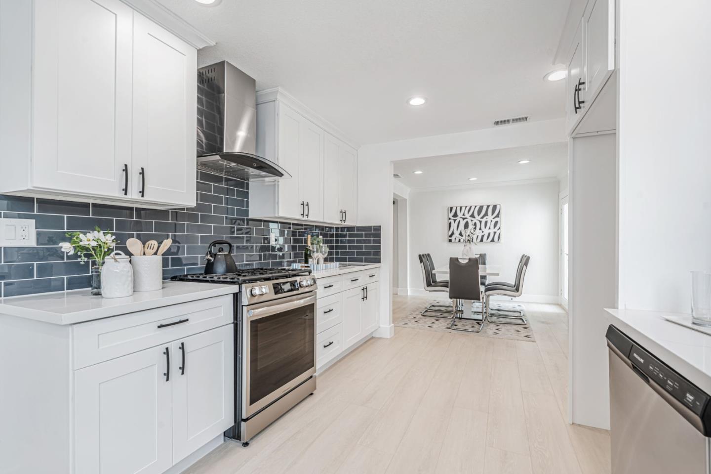 Detail Gallery Image 13 of 38 For 5 Yarnall Pl, Redwood City,  CA 94063 - 3 Beds | 2 Baths