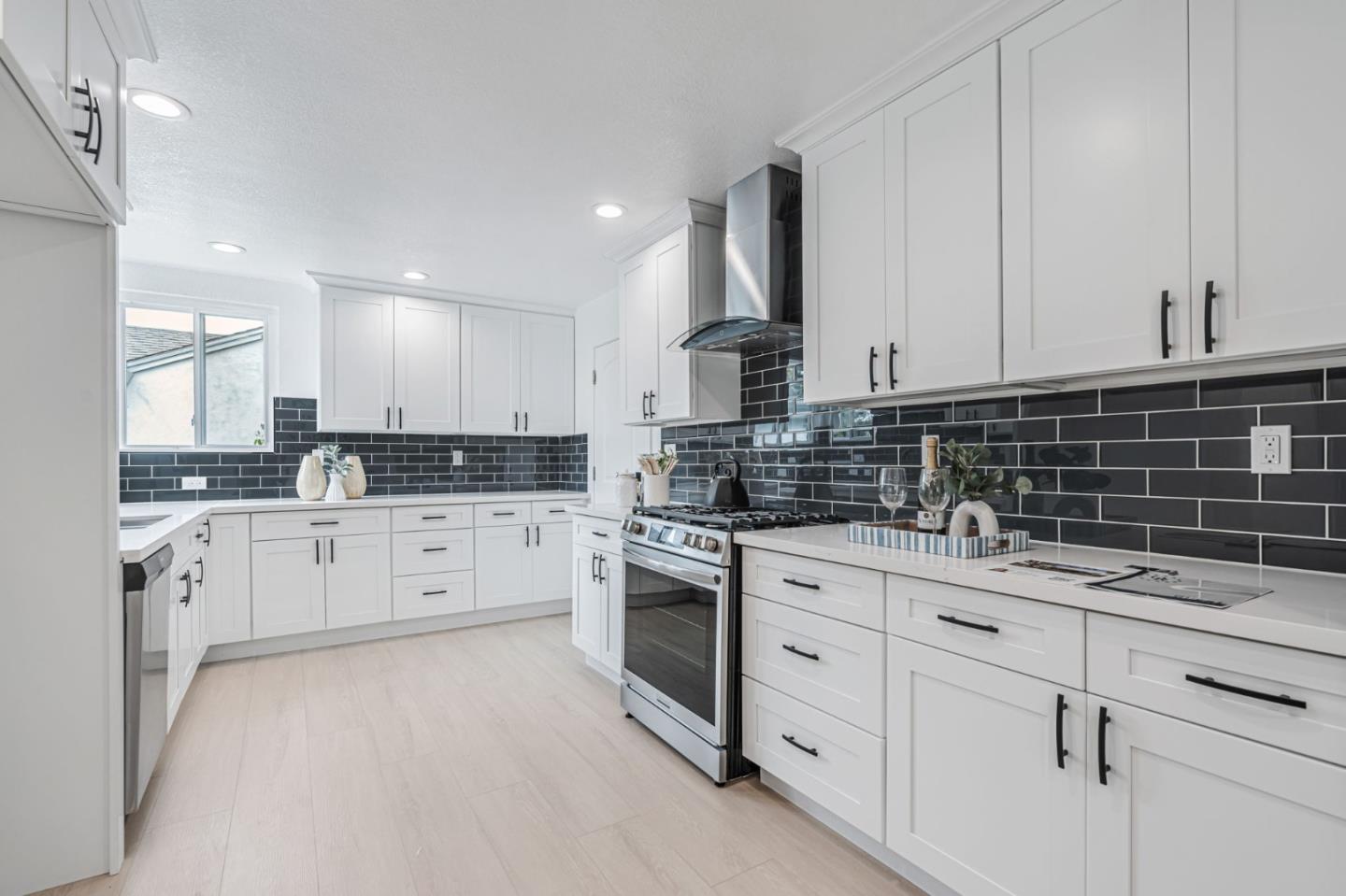 Detail Gallery Image 8 of 38 For 5 Yarnall Pl, Redwood City,  CA 94063 - 3 Beds | 2 Baths