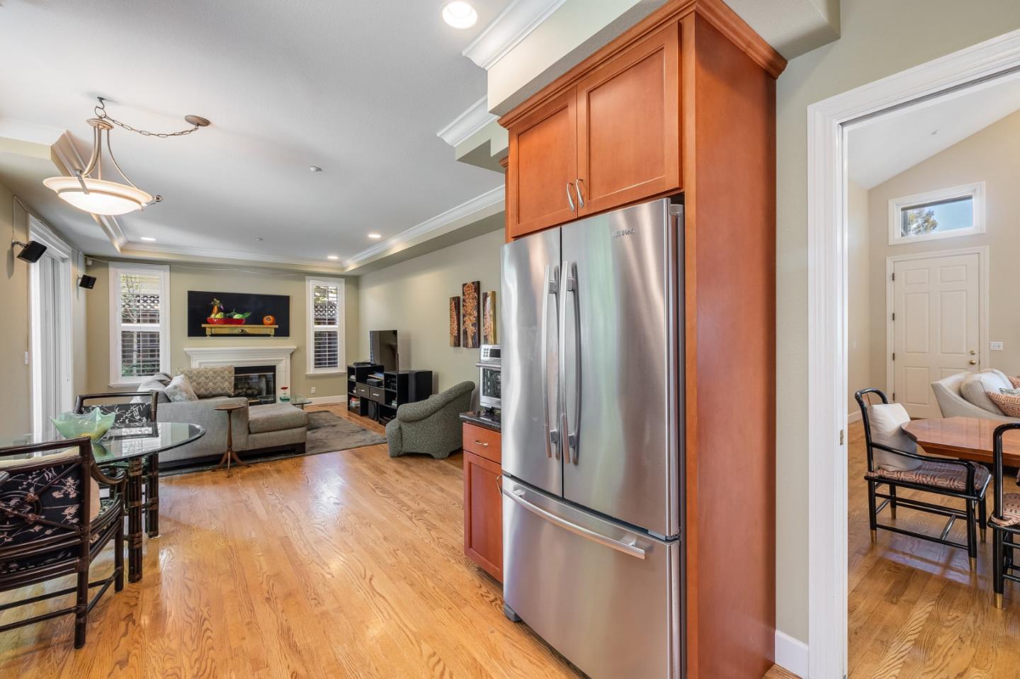 Detail Gallery Image 14 of 37 For 992 Lakeview Way, Redwood City,  CA 94062 - 4 Beds | 2/1 Baths