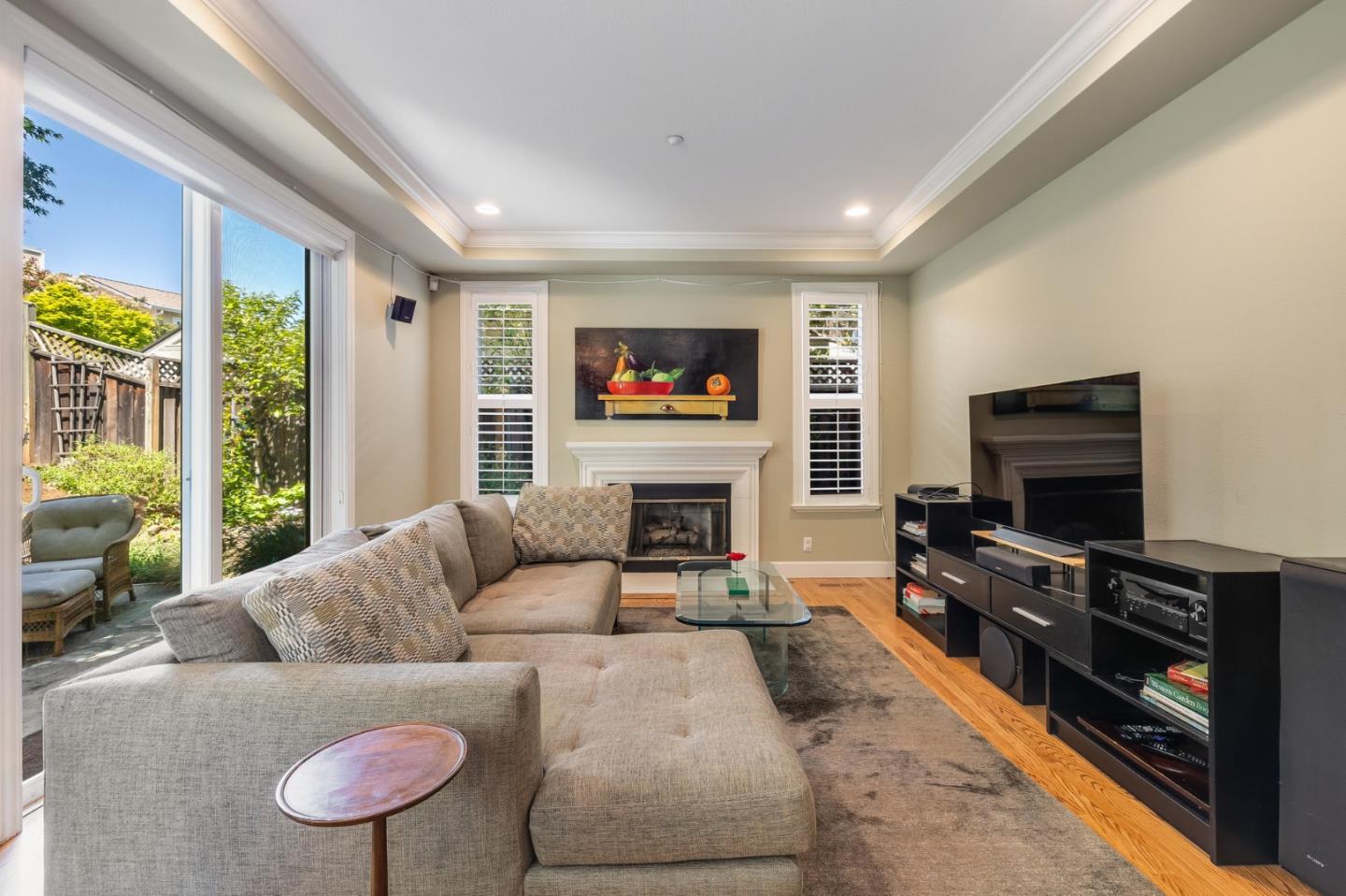 Detail Gallery Image 16 of 37 For 992 Lakeview Way, Redwood City,  CA 94062 - 4 Beds | 2/1 Baths