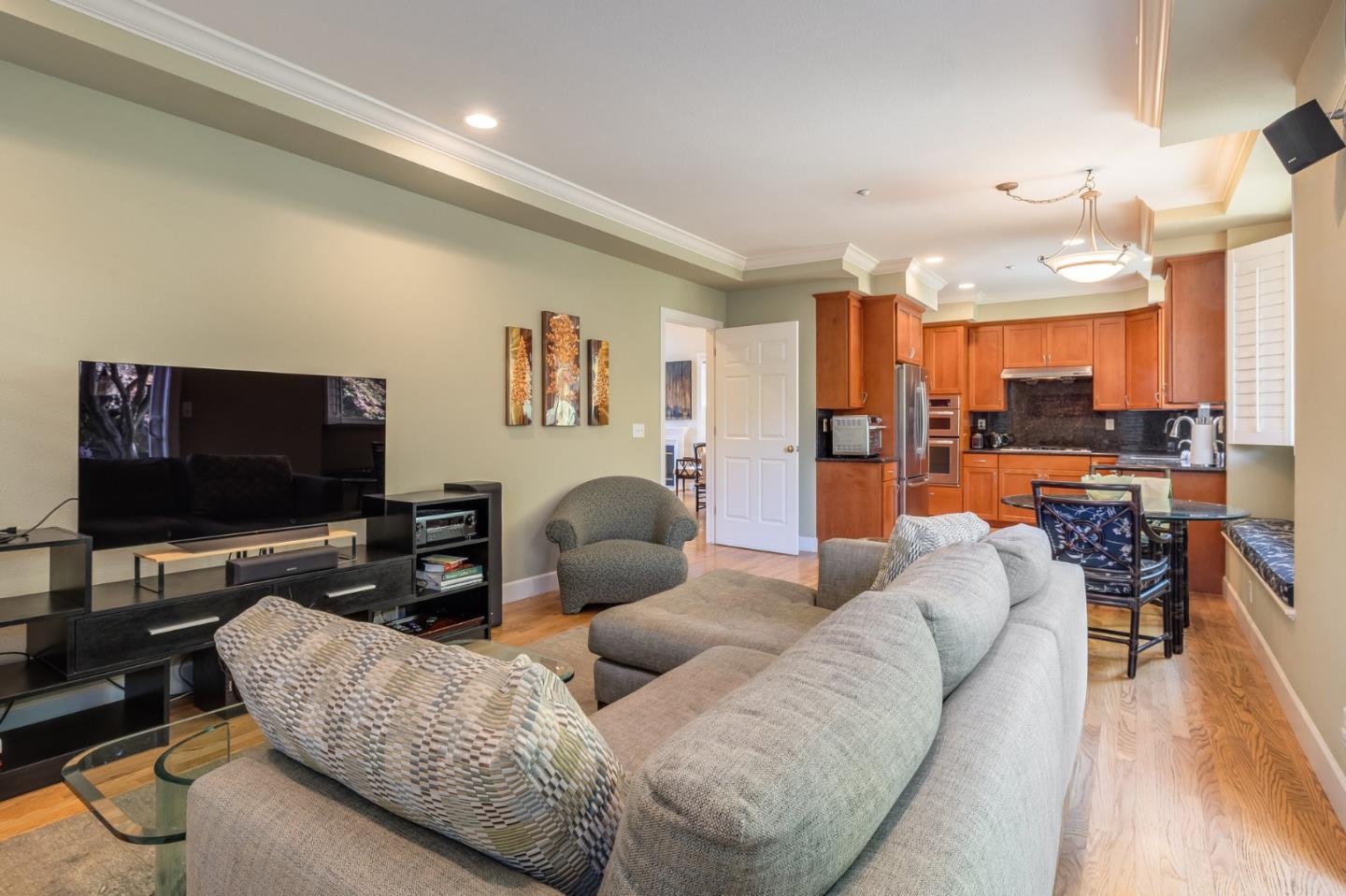 Detail Gallery Image 17 of 37 For 992 Lakeview Way, Redwood City,  CA 94062 - 4 Beds | 2/1 Baths