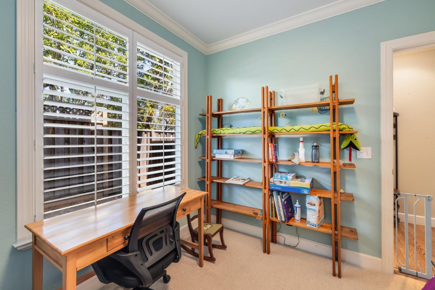 Detail Gallery Image 20 of 37 For 992 Lakeview Way, Redwood City,  CA 94062 - 4 Beds | 2/1 Baths