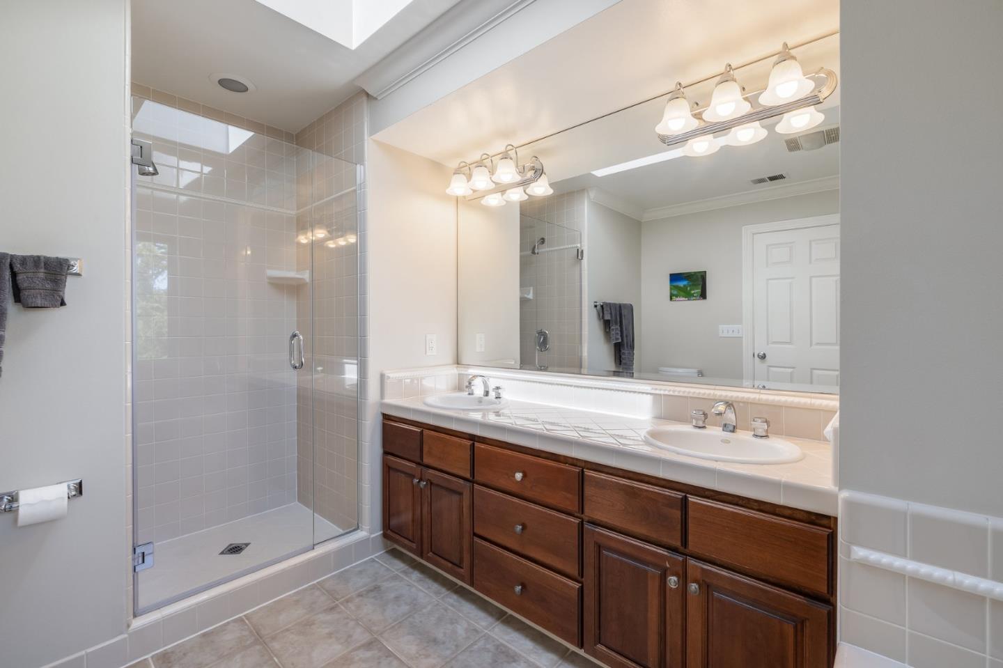 Detail Gallery Image 25 of 37 For 992 Lakeview Way, Redwood City,  CA 94062 - 4 Beds | 2/1 Baths