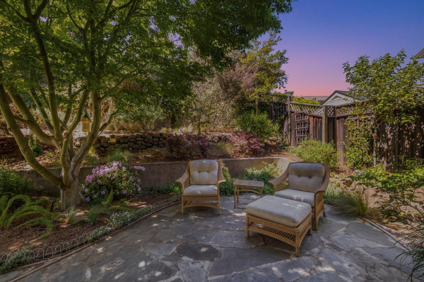 Detail Gallery Image 31 of 37 For 992 Lakeview Way, Redwood City,  CA 94062 - 4 Beds | 2/1 Baths