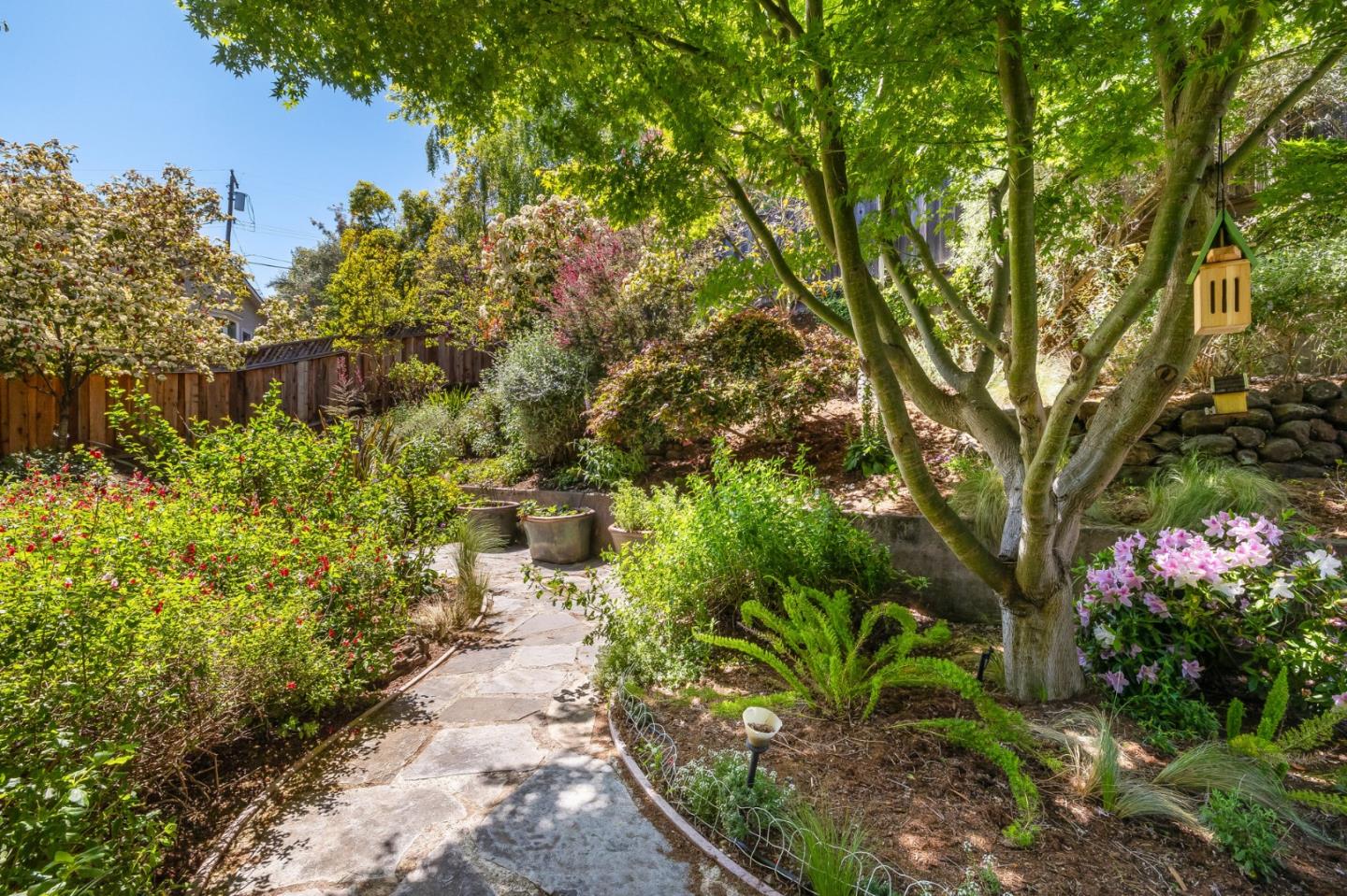 Detail Gallery Image 32 of 37 For 992 Lakeview Way, Redwood City,  CA 94062 - 4 Beds | 2/1 Baths