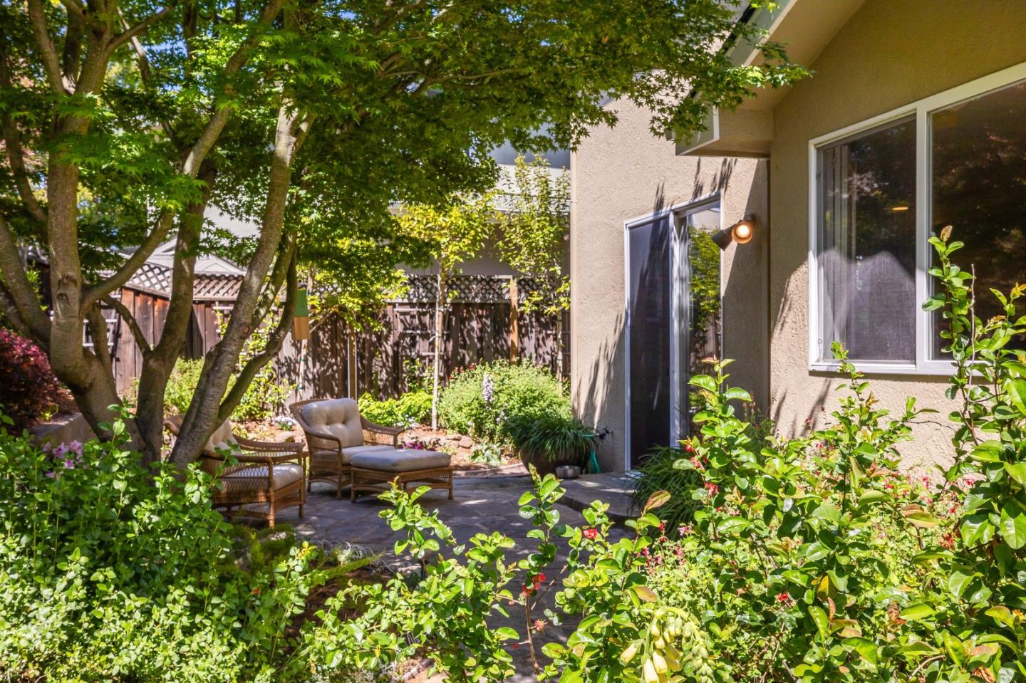 Detail Gallery Image 33 of 37 For 992 Lakeview Way, Redwood City,  CA 94062 - 4 Beds | 2/1 Baths