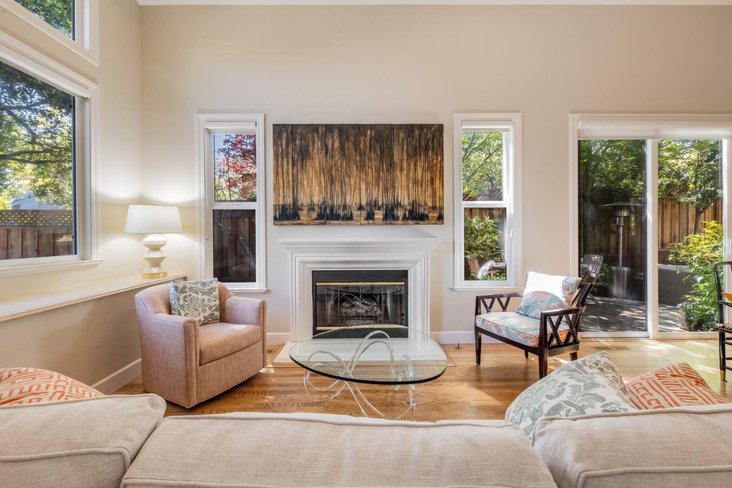 Detail Gallery Image 5 of 37 For 992 Lakeview Way, Redwood City,  CA 94062 - 4 Beds | 2/1 Baths