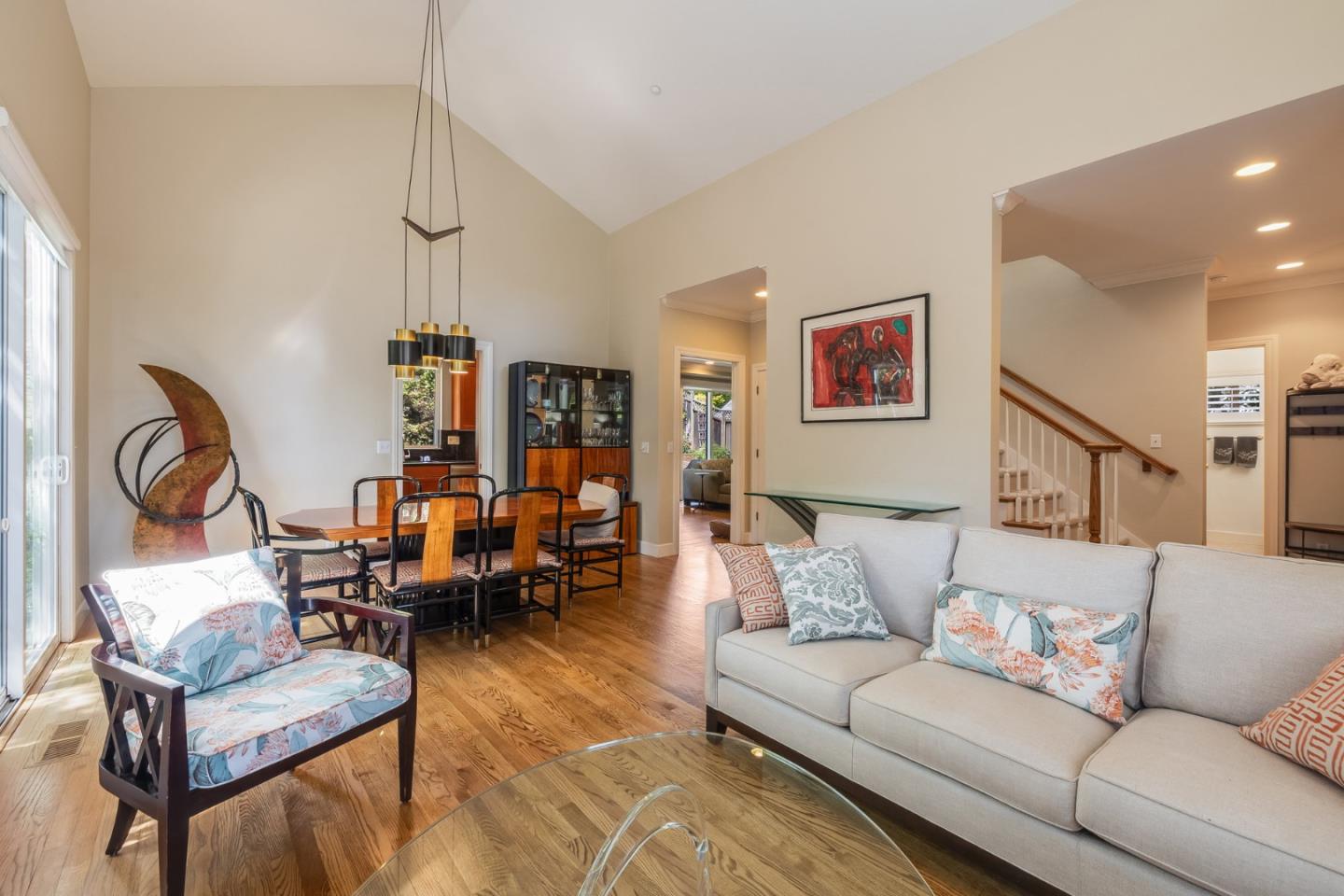 Detail Gallery Image 6 of 37 For 992 Lakeview Way, Redwood City,  CA 94062 - 4 Beds | 2/1 Baths