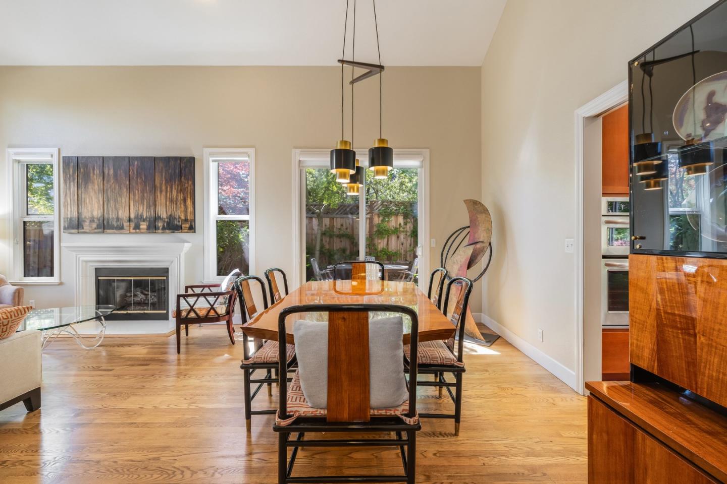 Detail Gallery Image 7 of 37 For 992 Lakeview Way, Redwood City,  CA 94062 - 4 Beds | 2/1 Baths
