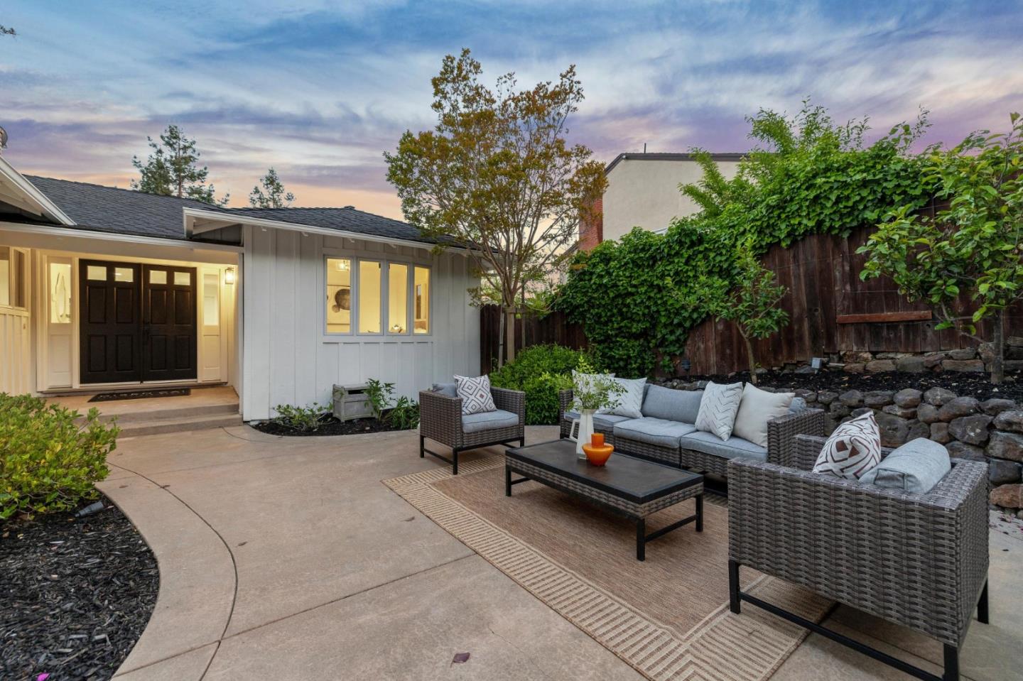 Detail Gallery Image 3 of 53 For 2109 Arthur Ave, Belmont,  CA 94002 - 5 Beds | 3 Baths