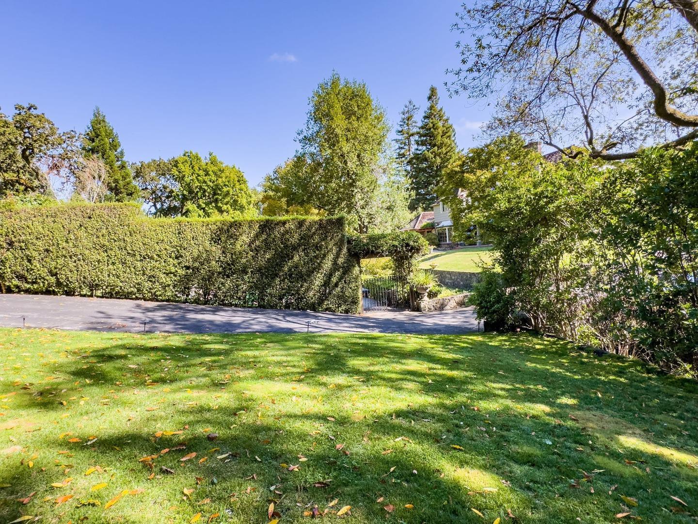 Detail Gallery Image 105 of 106 For 2155 Geri Ln, Hillsborough,  CA 94010 - 3 Beds | 3/1 Baths