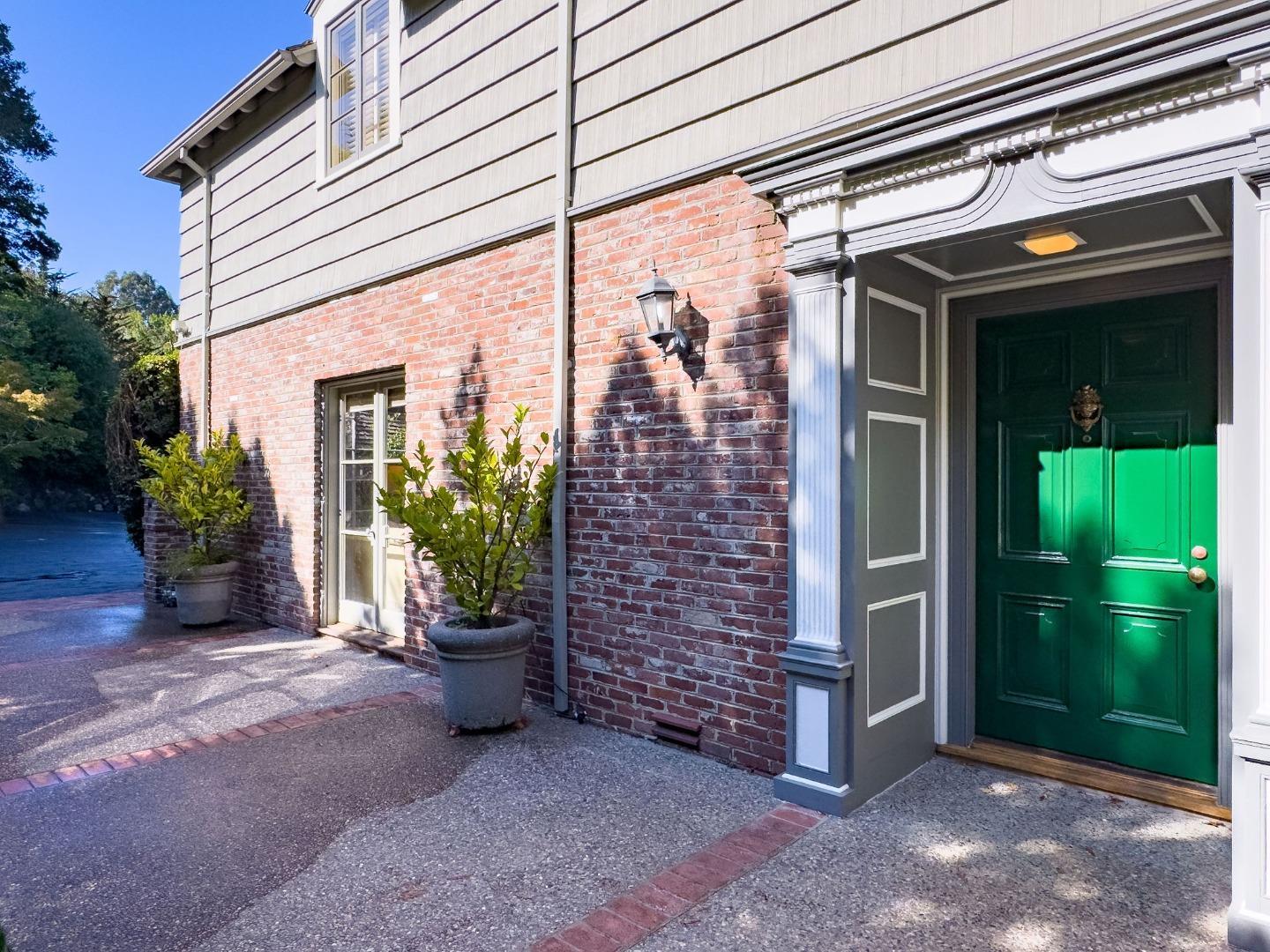 Detail Gallery Image 15 of 106 For 2155 Geri Ln, Hillsborough,  CA 94010 - 3 Beds | 3/1 Baths