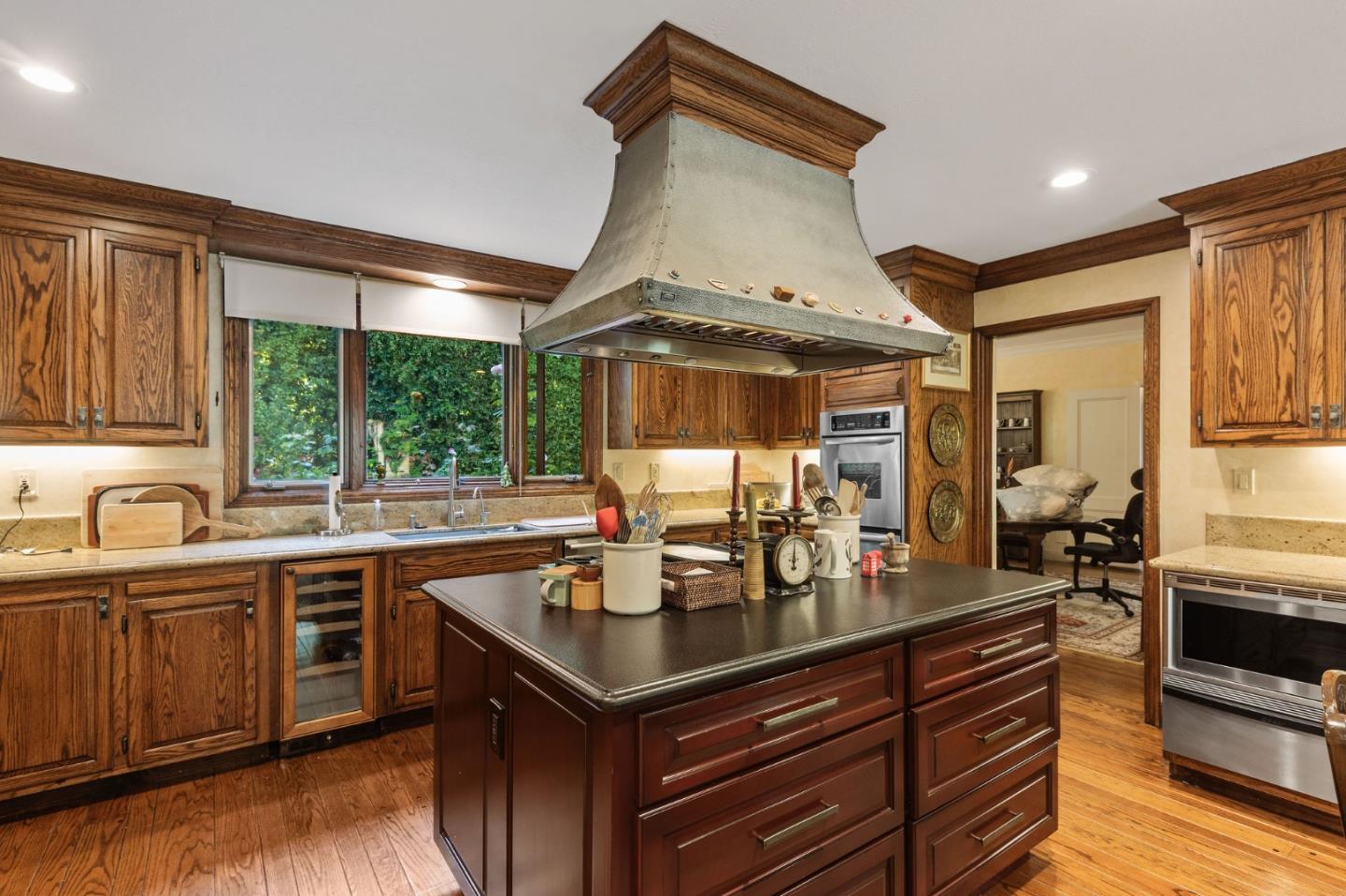 Detail Gallery Image 29 of 106 For 2155 Geri Ln, Hillsborough,  CA 94010 - 3 Beds | 3/1 Baths