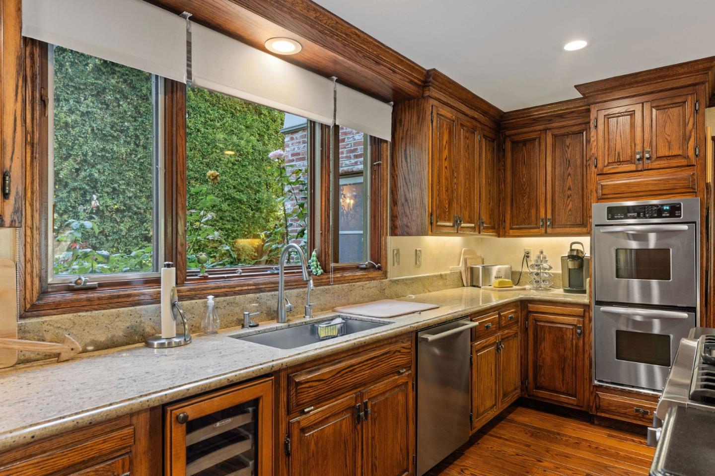 Detail Gallery Image 31 of 106 For 2155 Geri Ln, Hillsborough,  CA 94010 - 3 Beds | 3/1 Baths