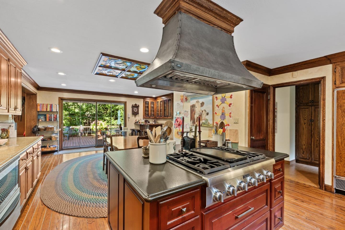 Detail Gallery Image 34 of 106 For 2155 Geri Ln, Hillsborough,  CA 94010 - 3 Beds | 3/1 Baths