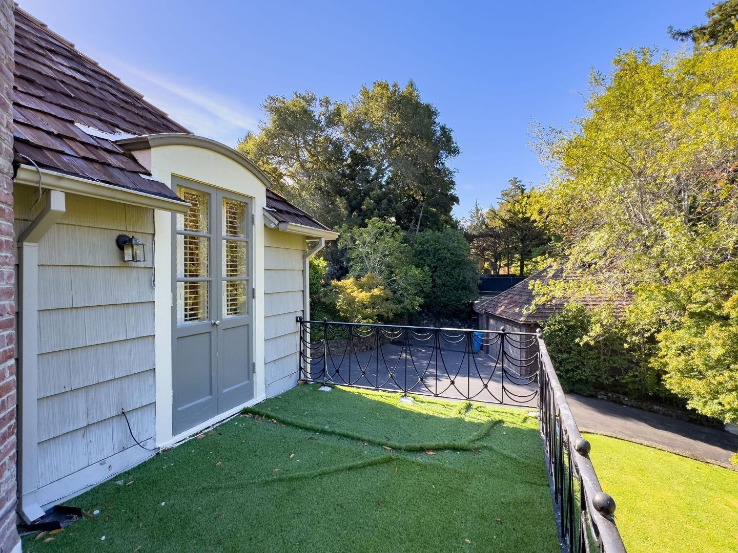 Detail Gallery Image 56 of 106 For 2155 Geri Ln, Hillsborough,  CA 94010 - 3 Beds | 3/1 Baths