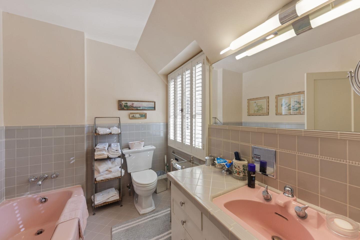 Detail Gallery Image 58 of 106 For 2155 Geri Ln, Hillsborough,  CA 94010 - 3 Beds | 3/1 Baths