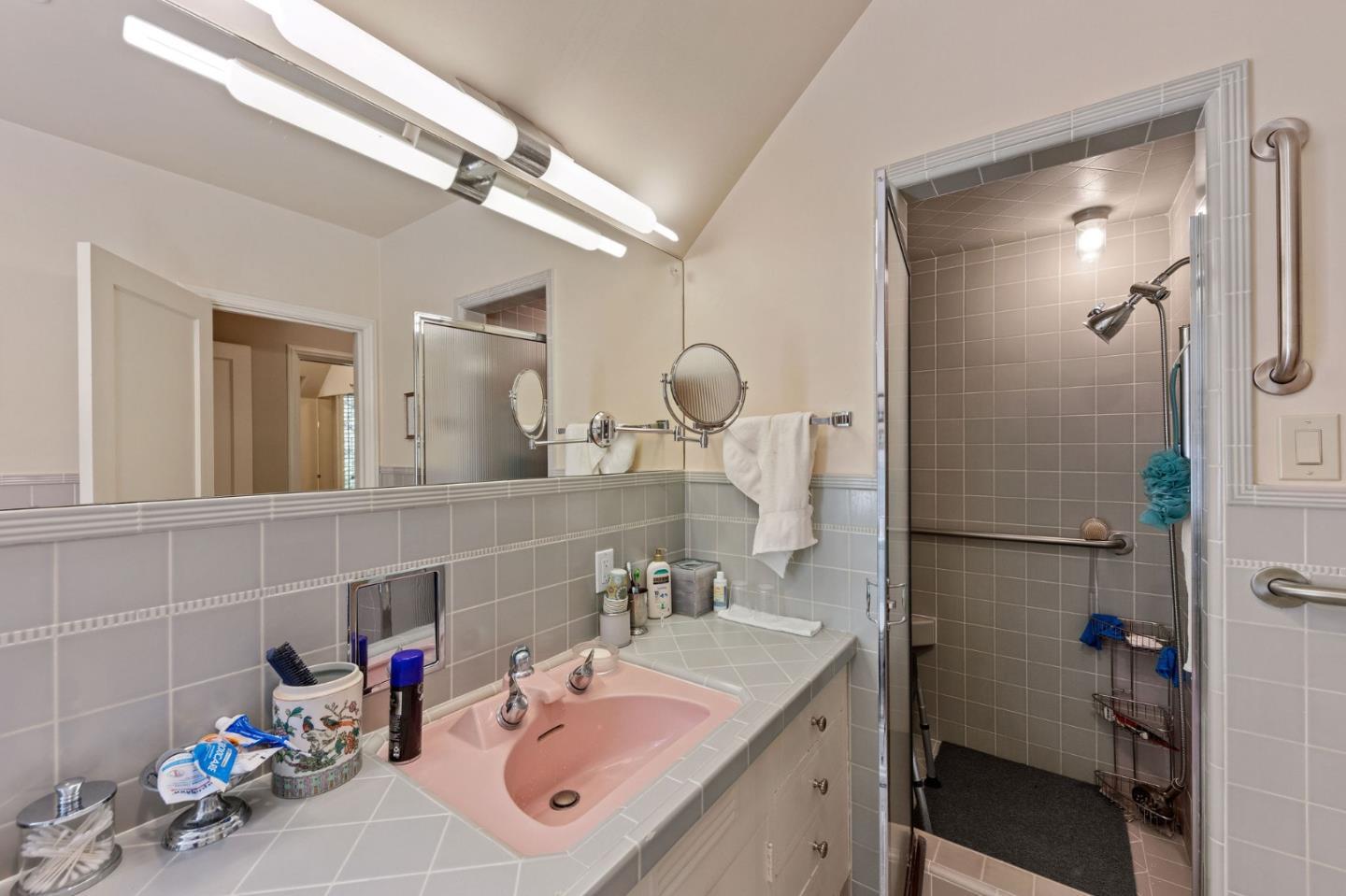 Detail Gallery Image 59 of 106 For 2155 Geri Ln, Hillsborough,  CA 94010 - 3 Beds | 3/1 Baths